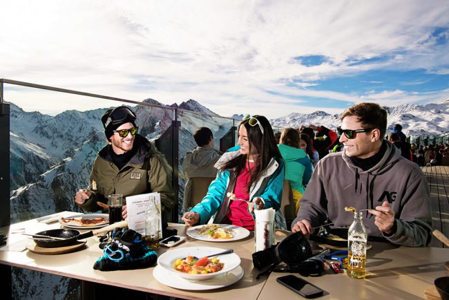 Essen Hütte Freunde Skiurlaub