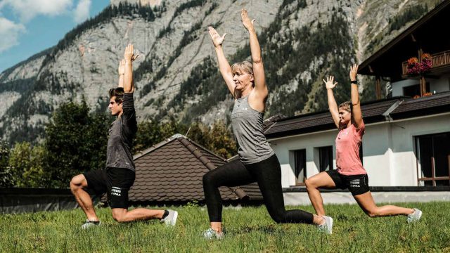 INTERSPORT_FitGesund_Joga_Gruppe INTERSPORT_FitGEsund_joga