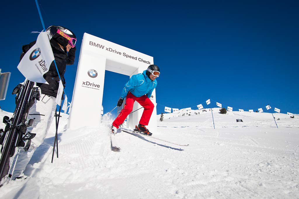 startender-Skifahrer