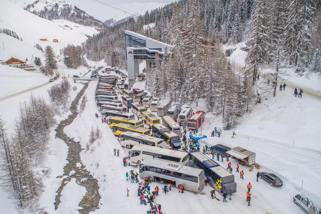 Schneebeben Tagesfahrt Busse Parkplatz